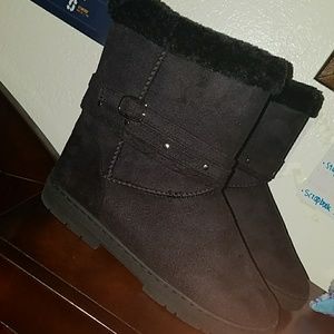 Black comfy boots